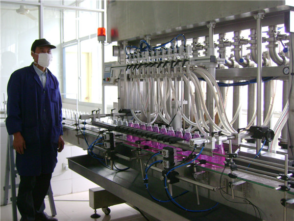 mesin pengisian cecair botol